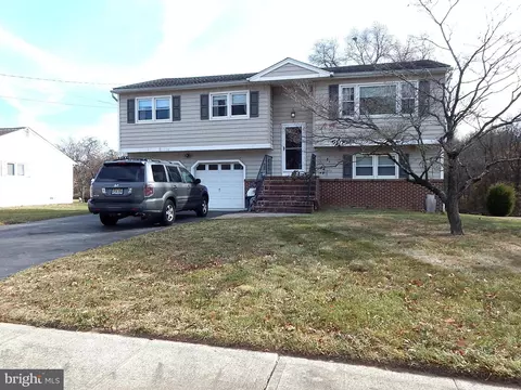 6 Rockwood Ave, Hamilton, NJ 08619