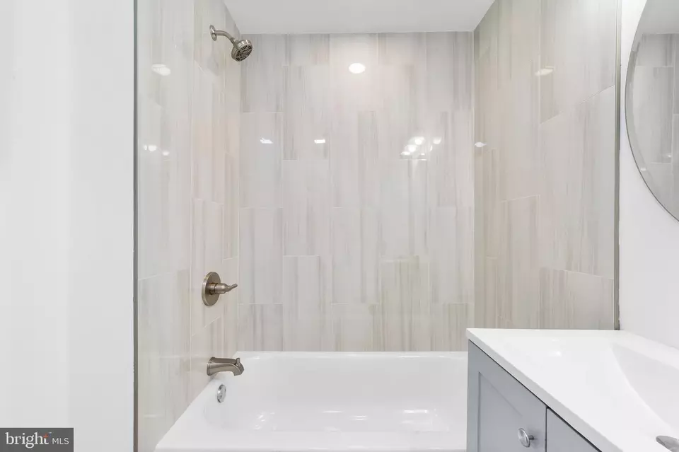 Bath - 9 Tekening Way, Hamilton, NJ 08690 photo 2 of 3