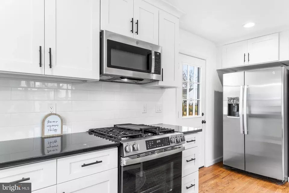 Kitchen - 9 Tekening Way, Hamilton, NJ 08690 photo 2 of 5