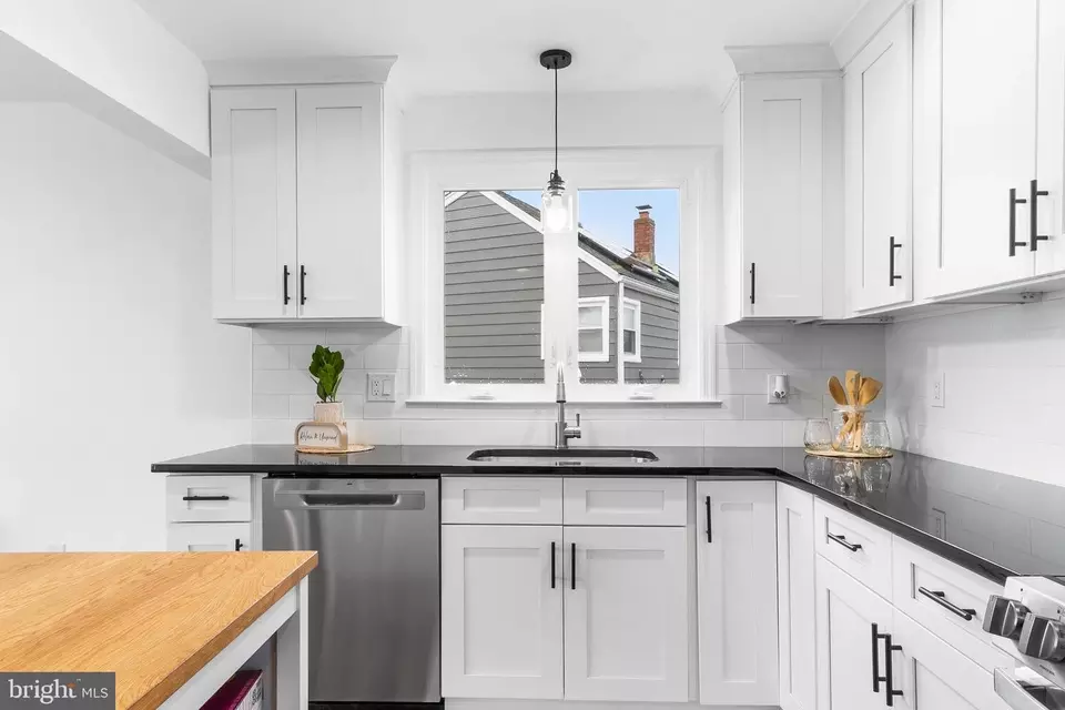 Kitchen - 9 Tekening Way, Hamilton, NJ 08690 photo 4 of 5