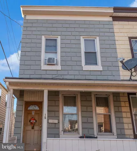 15 Samuel St, Hamilton, NJ 08610
