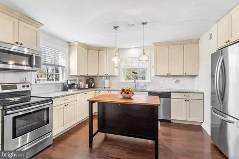 Kitchen - 844 River Rd, Ewing, NJ 08628 photo 3 of 3