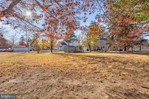 Exterior - 844 River Rd, Ewing, NJ 08628 photo 5 of 7