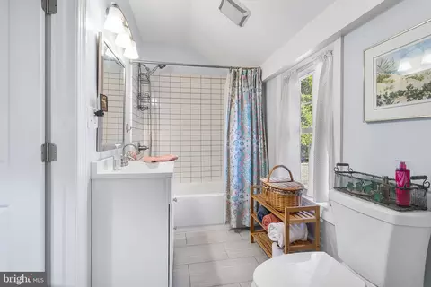 Bath - 844 River Rd, Ewing, NJ 08628 photo 2 of 3