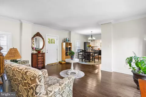 Entry Way - 844 River Rd, Ewing, NJ 08628 photo 3 of 7