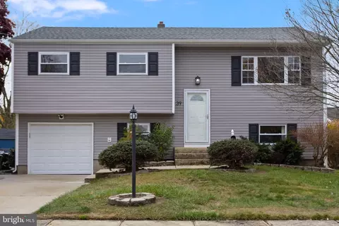 39 Barbara Lee Dr, Hamilton, NJ 08619