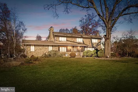 2 Bywood La, Trenton, NJ 08628
