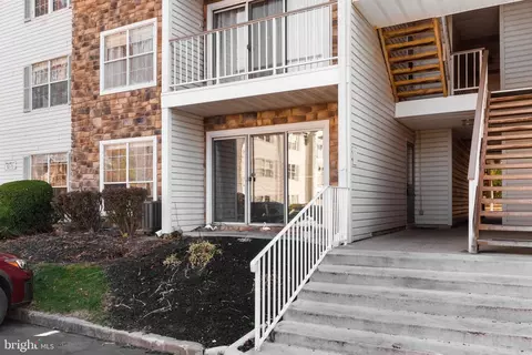 56 Willow Ct, Trenton, NJ 08619