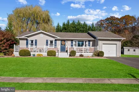 2 John Ct, Hamilton, NJ 08620