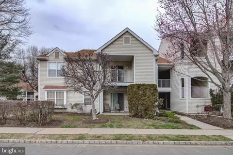 712 Walden Cir, Robbinsville, NJ 08691