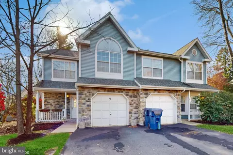 9 Village Ct, Lawrenceville, NJ 08648