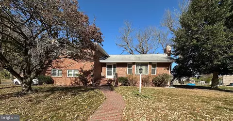 9 Wedge Dr, Hamilton, NJ 08610