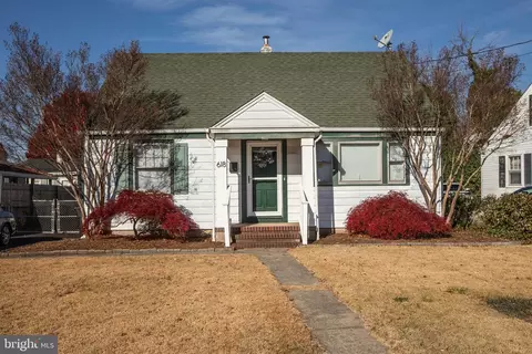618 E Franklin St, Hamilton, NJ 08610