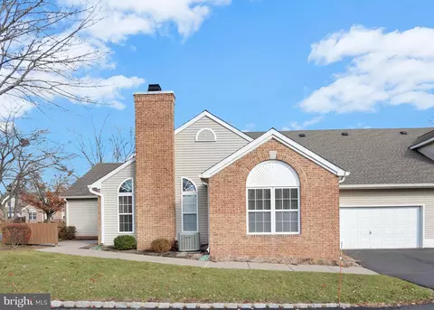 88 Woolsey Ct, Pennington, NJ 08534