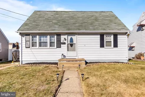 28 Wolf Dr, Hamilton, NJ 08610