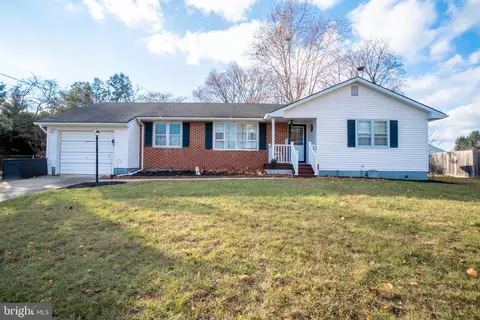 7 Clive Ct, Ewing, NJ 08638