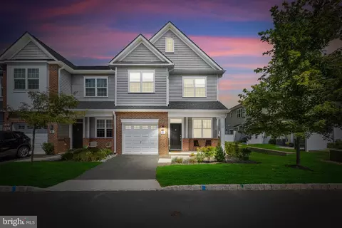 2 Cannon Dr, Pennington, NJ 08534