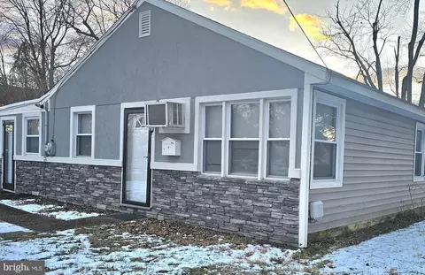 21 Dorset Dr, Trenton, NJ 08618