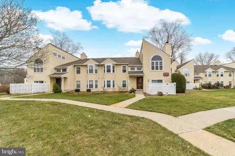 34 Dennis Ct, Hightstown, NJ 08520