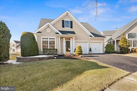 9 Mistflower La, West Windsor, NJ 08550