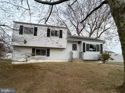 11 Shirley La, Hamilton, NJ 08610