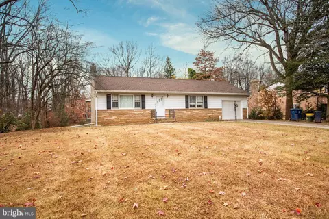 5 Johnson Rd, Lawrence, NJ 08648