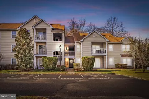 328 Walden Cir, Robbinsville, NJ 08691