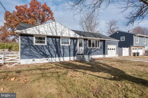 894 Estates Blvd, Hamilton, NJ 08690