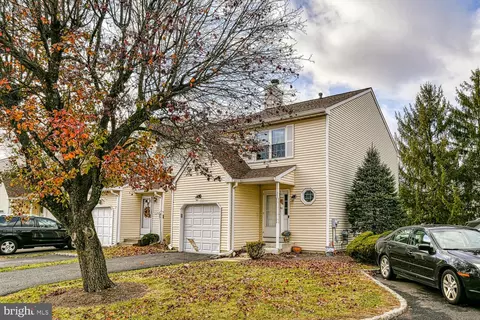 23 Pilgrim Ct, Trenton, NJ 08628