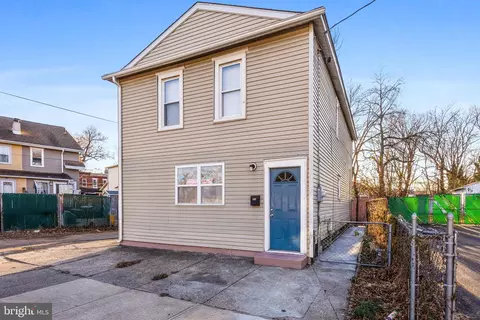 483 Cleveland Ave, Trenton, NJ 08629