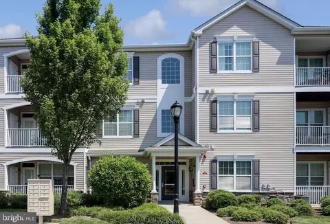 426 Timberlake Dr, Ewing, NJ 08618