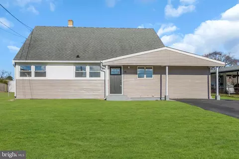 11 Ithaca Ct, Hamilton, NJ 08690