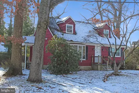 41 Braeburn Dr, Ewing, NJ 08638