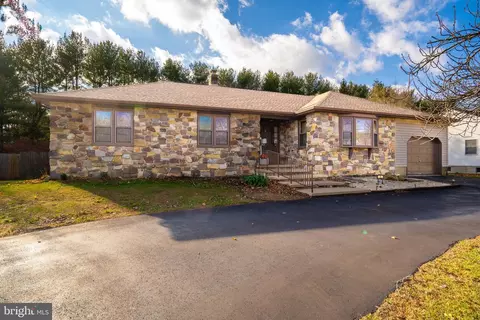 9 Leshin Ln, Hightstown, NJ 08520