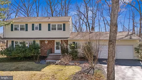 23 Sutton Pl, Hightstown, NJ 08520