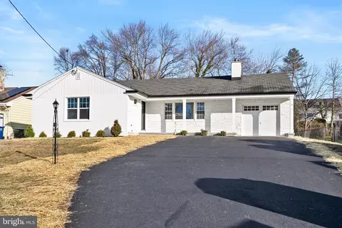 20 Roxboro Rd, Lawrence Township, NJ 08648