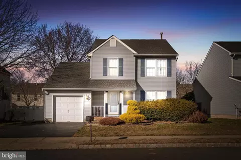 8 Sunflower Ln, Hamilton, NJ 08620