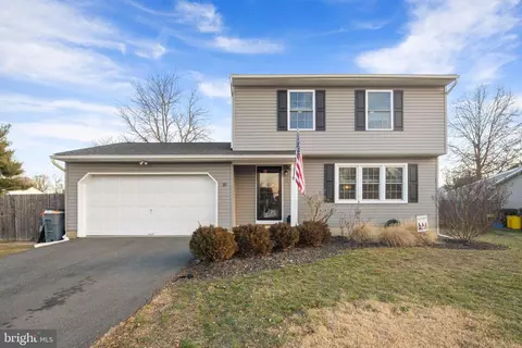 10 Lilac Dr, Trenton, NJ 08638