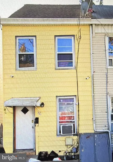 221 Hewitt St, Trenton, NJ 08611