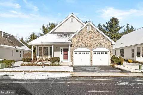 34 Bear Meade Dr, Hamilton, NJ 08691