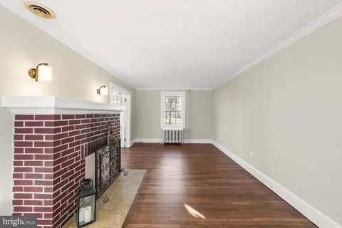 Living - 2046 Pennington Rd, Ewing, NJ 08618 photo 2 of 4