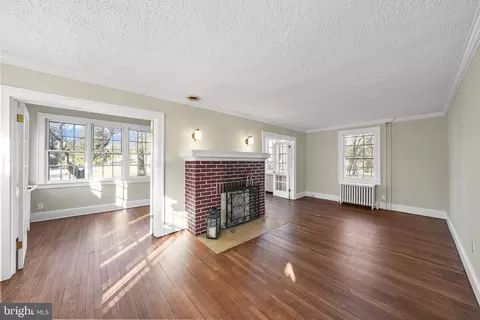 Living - 2046 Pennington Rd, Ewing, NJ 08618 photo 4 of 4
