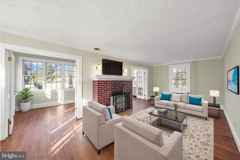 Living - 2046 Pennington Rd, Ewing, NJ 08618 photo 3 of 4