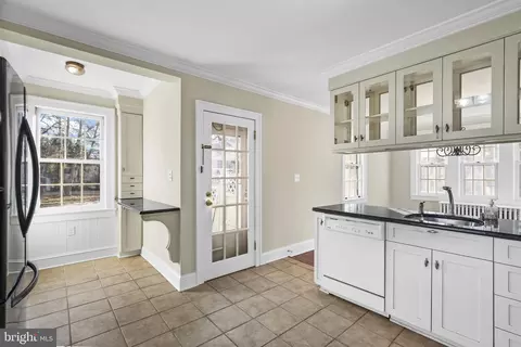 Entry Way - 2046 Pennington Rd, Ewing, NJ 08618 photo 2 of 4