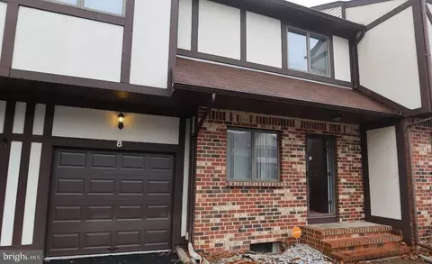 8 Boleyn Ct, Trenton, NJ 08628