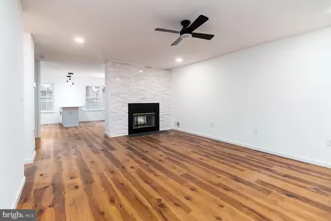 Entry Way - 26 Pilgrim Ct, Ewing, NJ 08628 photo 2 of 5