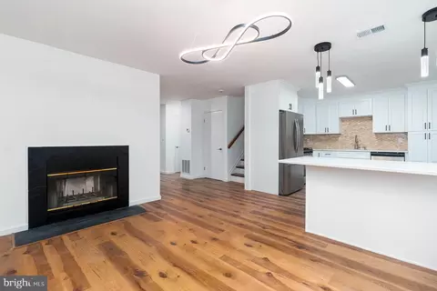 Living - 26 Pilgrim Ct, Ewing, NJ 08628 photo 3 of 3