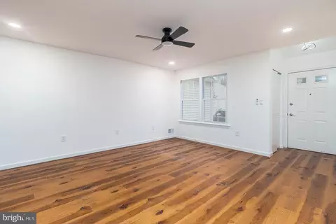 Living - 26 Pilgrim Ct, Ewing, NJ 08628 photo 1 of 3