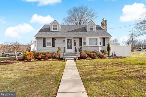 124 Nancy Ln, Ewing, NJ 08638