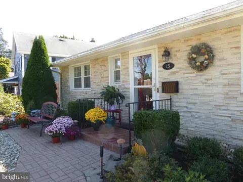 15 Gainsboro Rd, Lawrence Township, NJ 08648